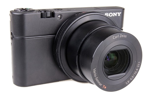 Sony RX-100: Par�dn� fo��k v nen�padn�m kompaktn�m t�le.