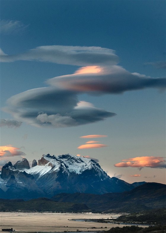 Lentikulární mraky v Národním parku Torres del Paine, jak je nafotil ruský Lentikulární mraky v Národním parku Torres del Paine, jak je nafotil ruský