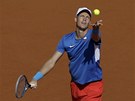 JDU SERVÍROVAT. Tomáš Berdych se připravuje na podání v zápase s Argentincem JDU SERVÍROVAT. Tomáš Berdych se připravuje na podání v zápase s Argentincem