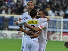 DOBŘE, CHLAPI. Fotbalisté Slovácka slaví jednu z branek, které vstřelili Mladé DOBŘE, CHLAPI. Fotbalisté Slovácka slaví jednu z branek, které vstřelili Mladé