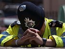 Vy�erp�n� a �ok. Britsk� policista po lond�nsk�ch �toc�ch v �ervenci 2005