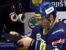 UPRAVIT NÁDOBIČKO. Jaromír Jágr je na svoje hokejky hodně citlivý. UPRAVIT NÁDOBIČKO. Jaromír Jágr je na svoje hokejky hodně citlivý.
