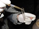 Policisté na místě odebrali vzorky různých látek pro expertízu. Policisté na místě odebrali vzorky různých látek pro expertízu.