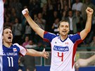 HURÁ. Radují se české libero Martin Kryštof (vlevo) a smečař Aleš Správka. HURÁ. Radují se české libero Martin Kryštof (vlevo) a smečař Aleš Správka.