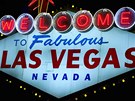 Slavn� uv�tac� cedule do Las Vegas je jednou z hlavn�ch atrakc�. Kdo se u n�...