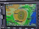Obrazovka GPS ukazuje, �e jsme p�esn� nad vrcholkem Etny.