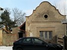 Chalupa s jedin��n�m jakoby selsko-barokn�m �t�tem ve Ctin�vsi byla l�skou na