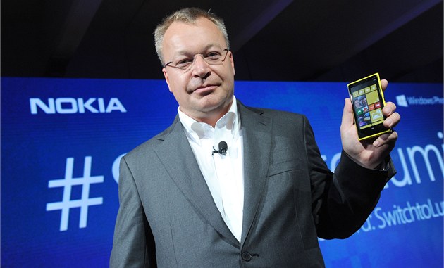 Stephen Elop při představení Lumie 920. Stephen Elop při představení Lumie 920.