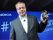 Stephen Elop při představení Lumie 920. Stephen Elop při představení Lumie 920.