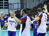 Čeští volejbalisté se radují z úspěšného zakončení. Čeští volejbalisté se radují z úspěšného zakončení.
