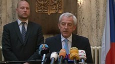 Ministr Leoš Heger na tiskové konferenci k otravám metanolem Ministr Leoš Heger na tiskové konferenci k otravám metanolem