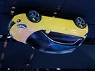 Chyba není na va�em p�ijíma�i. Fotka není vzh�ru nohama. Malý Opel Adam opravdu...