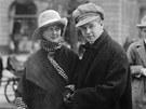 Isadora Duncanová a Sergej Jesenin. Kvůli jeho výbuchům a alkoholismu si jí Isadora Duncanová a Sergej Jesenin. Kvůli jeho výbuchům a alkoholismu si jí