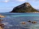 Ostrov Figarolo u severovýchodního pobřeží Sardinie Ostrov Figarolo u severovýchodního pobřeží Sardinie
