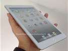 Snímek plochy údajného malého iPadu, který ukazuje nainstalovaný iOS5. Snímek plochy údajného malého iPadu, který ukazuje nainstalovaný iOS5.