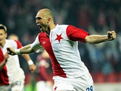 SEŠÍVANÝ HRDINA. Martin Latka se raduje z gólu, kterým v 73. minutě rozhodl... SEŠÍVANÝ HRDINA. Martin Latka se raduje z gólu, kterým v 73. minutě rozhodl...