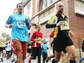 Běžecký závod Run Tour 2012. Hromadný průběh městem Hradec Králové. Běžecký závod Run Tour 2012. Hromadný průběh městem Hradec Králové.