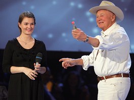 Herec Karel Fiala s úspěšnou střelkyní Kateřinou Emmons. Herec Karel Fiala s úspěšnou střelkyní Kateřinou Emmons.