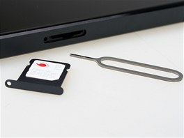 �upl��ek na nano SIM je opravdu tit�rn�.