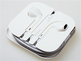 Nov� sluch�tka iPhonu 5 se jmenuj� EarPods.