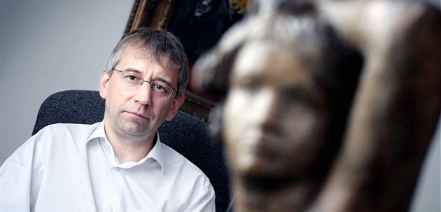 Jaromír Drábek ve své kanceláři na ministerstvu práce a sociálních věcí (23. Jaromír Drábek ve své kanceláři na ministerstvu práce a sociálních věcí (23.
