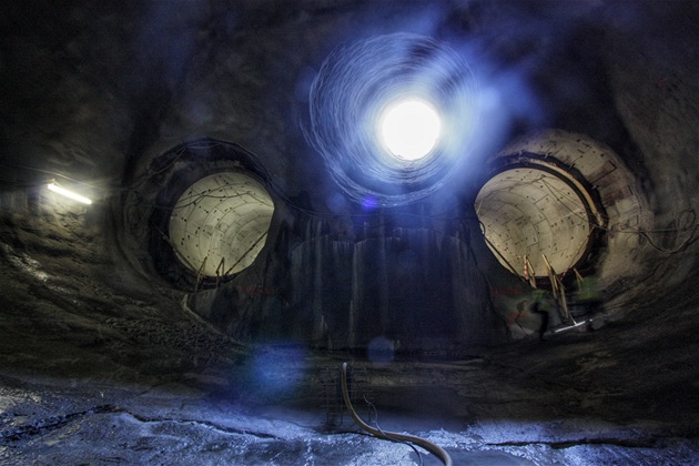 Eskalátorový tunel bude ústit v povrchovém vestibulu u křižovatky ulic Na... Eskalátorový tunel bude ústit v povrchovém vestibulu u křižovatky ulic Na...