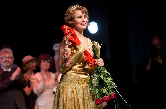 Monika Absolonová dostala od divadla Hybernia symbolický klíč od šatny. Monika Absolonová dostala od divadla Hybernia symbolický klíč od šatny.