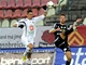 Hradec Kr�lov� (v b�l�m) a P��bram (v �ern�m) pat�� mezi kluby, kter�ch se boj o z�chranu t�k� nejv�ce.