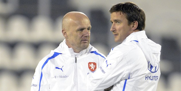 Trenér Michal Bílek (vlevo) a manažer české fotbalové reprezentace Vladimír Trenér Michal Bílek (vlevo) a manažer české fotbalové reprezentace Vladimír
