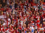 Fanou�ci se budou z �sp�chu pardubick�ch hokejist� p��t� rok radovat pouze v p��pad�, �e klub uk�e, jak hospoda�� a splat� dlu�n� miliony.