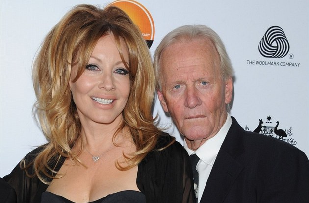 Linda Kozlowski a Paul Hogan (2013) Linda Kozlowski a Paul Hogan (2013)