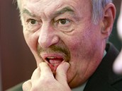 P�emysl Sobotka nemá z p�edb�ných výsledk� voleb velkou radost. (12. ledna