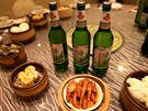 Nejd��v se j�, pak se cel� ve�er pije a kdo to v�echno vydr��, dostane za...
