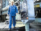 Zaměstnanci Vítkovických strojíren se těší jistotu práce díky novým zakázkám. Zaměstnanci Vítkovických strojíren se těší jistotu práce díky novým zakázkám.
