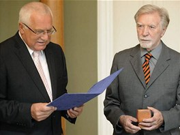 Jazzový kytarista Rudolf Dašek obdržel ke svým 77. narozeninám Stříbrnou Jazzový kytarista Rudolf Dašek obdržel ke svým 77. narozeninám Stříbrnou