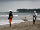 "Ryb��i na pl�i Echo Beach nedaleko na�eho domu"