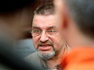 Poslanec Evžen Snítilý přichází na uzavřené jednání poslaneckého klubu ČSSD po Poslanec Evžen Snítilý přichází na uzavřené jednání poslaneckého klubu ČSSD po