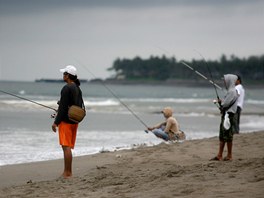 "Ryb��i na pl�i Echo Beach nedaleko na�eho domu"