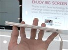 T�lo modelu Optimus G Pro je docela tenké, displej má jen minimální ráme�ek,...
