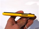 I bo�ní pohled na telefon Ascend Y210 má n�co do sebe.