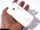 Huawei Ascend Y210 bude k dispozici v n�kolika barvách.