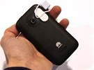 V �erném kabátu v�ak vypadá Huawei Ascend Y210 opravdu lacin�. Tohle nebude...