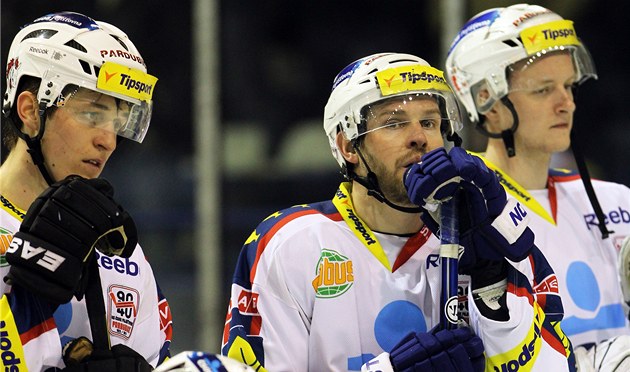 BOLESTIVÉ VYŘAZENÍ. Pardubičtí hokejisté rozhodující duel na ledě Kladna BOLESTIVÉ VYŘAZENÍ. Pardubičtí hokejisté rozhodující duel na ledě Kladna