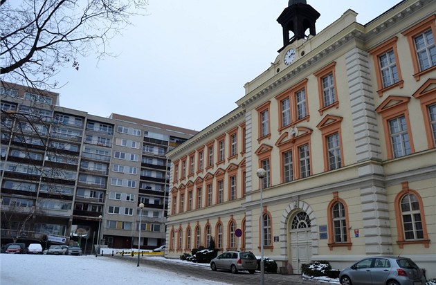 �kola na Komenského nám�stí se na konci 80. let stala symbolem bourání starého