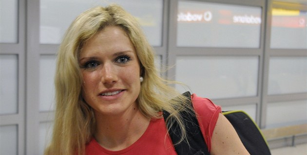Česká biatlonistka Gabriela Soukalová po příletu do Prahy. Vrací se coby Česká biatlonistka Gabriela Soukalová po příletu do Prahy. Vrací se coby
