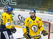 Zklamaní ústečtí hokejisté - vpravo je David Tůma. Zklamaní ústečtí hokejisté - vpravo je David Tůma.