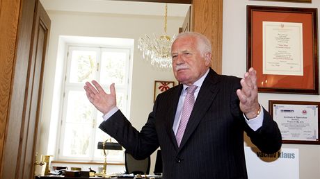 Václav Klaus v institutu, který nese jeho jméno.