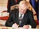 Zeman bude velvyslance řešit s Nečasem. Stačí dva podpisy, načrtl řešení