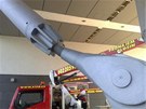 Nosn� konstrukce, kter� se za�ala oh�bat a ��st rezidence Prague Marina musela