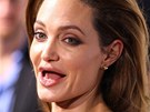 Angelina Jolie bez zubů Angelina Jolie bez zubů